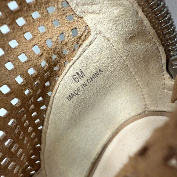 Pelle Moda Women's Tan Perforated Leather Peep Toe Wedge Bootie Shoes Size 6 M - Picture 12 of 12